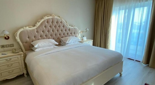 Riviera Hotel image 39